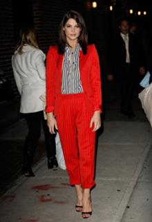 Ashley Greene feet photo thumbnail