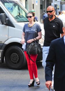 Michelle Trachtenberg feet photo thumbnail