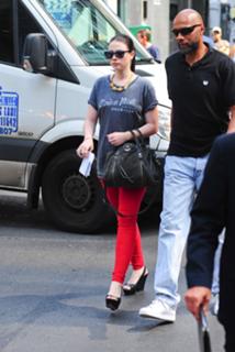 Michelle Trachtenberg feet photo thumbnail
