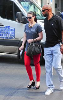 Michelle Trachtenberg feet photo thumbnail