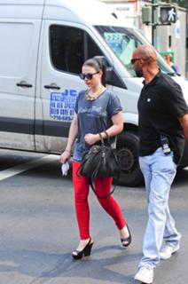Michelle Trachtenberg feet photo thumbnail