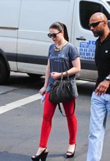Michelle Trachtenberg feet photo thumbnail