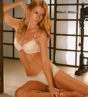 Nicole Neumann feet photo thumbnail