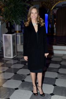 Hilary Swank feet photo thumbnail