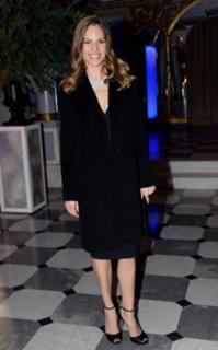 Hilary Swank feet photo thumbnail