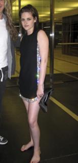 Kristen Stewart feet photo thumbnail