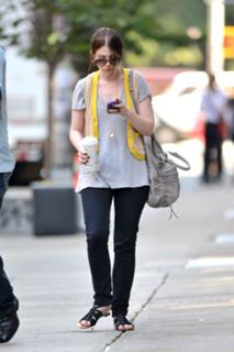 Michelle Trachtenberg feet photo thumbnail
