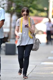 Michelle Trachtenberg feet photo thumbnail