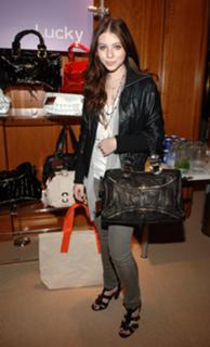 Michelle Trachtenberg feet photo thumbnail