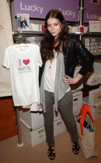 Michelle Trachtenberg feet photo thumbnail