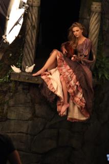 Taylor Swift feet photo thumbnail