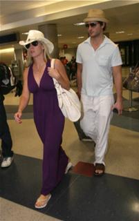 Jennie Garth feet photo thumbnail