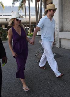 Jennie Garth feet photo thumbnail