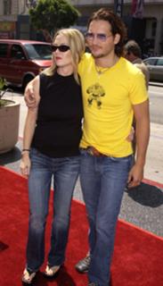 Jennie Garth feet photo thumbnail