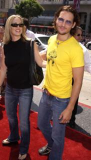 Jennie Garth feet photo thumbnail