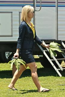 Jennie Garth feet photo thumbnail