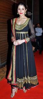 Anushka Sharma feet photo thumbnail
