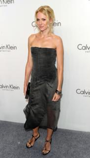 Naomi Watts feet photo thumbnail