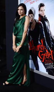 Famke Janssen feet photo thumbnail