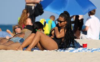 Christina Milian feet photo thumbnail