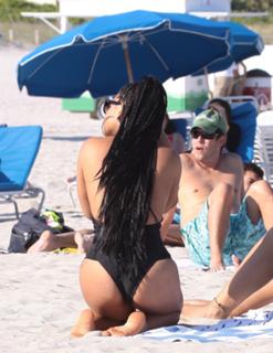 Christina Milian feet photo thumbnail