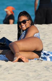 Christina Milian feet photo thumbnail