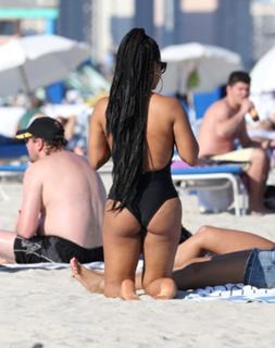 Christina Milian feet photo thumbnail