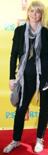 Jenna Elfman feet photo thumbnail