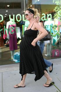 Jenna Elfman feet photo thumbnail