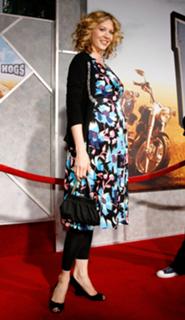 Jenna Elfman feet photo thumbnail