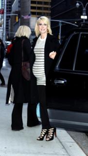 Jenna Elfman feet photo thumbnail