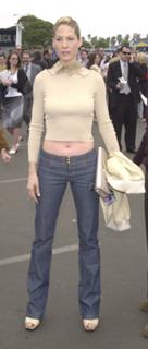 Jenna Elfman feet photo thumbnail
