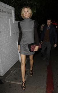 Jenna Elfman feet photo thumbnail