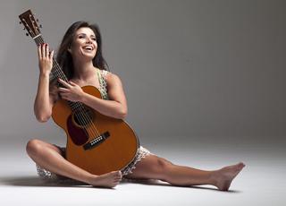 Paula Fernandes feet photo thumbnail