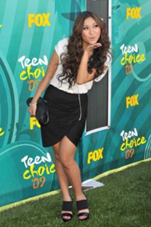Brenda Song feet photo thumbnail