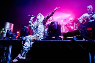 Rita Ora feet photo thumbnail