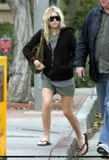 Ashley Olsen feet photo thumbnail