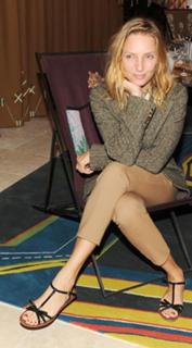 Uma Thurman feet photo thumbnail