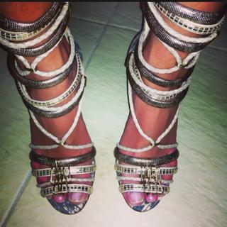 Juliana Salimeni feet photo thumbnail