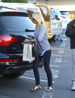 Naomi Watts feet photo thumbnail