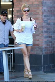 Britney Spears feet photo thumbnail