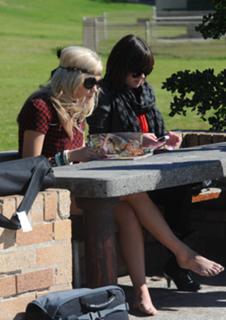 Pixie Lott feet photo thumbnail