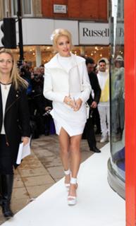 Pixie Lott feet photo thumbnail