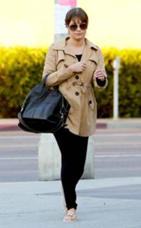 Lea Michele feet photo thumbnail