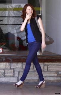 Emma Stone feet photo thumbnail