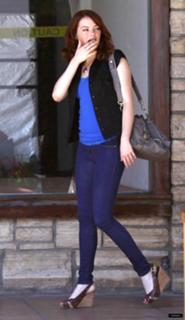 Emma Stone feet photo thumbnail