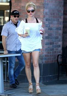Britney Spears feet photo thumbnail