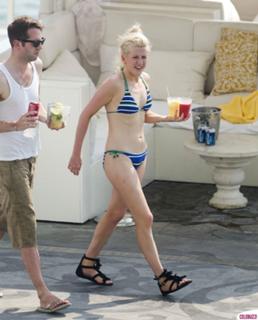 Ellie Goulding feet photo thumbnail