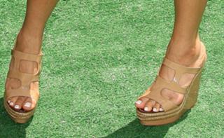 Brenda Song feet photo thumbnail
