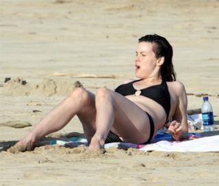 Liv Tyler feet photo thumbnail